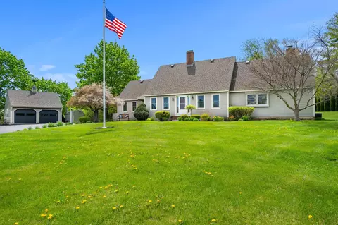 15 Prescott Ln, Hampton Falls, NH 03844