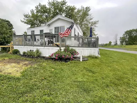 2 Gull Ln, South Hero, VT 05486