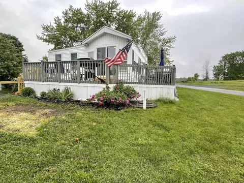 2 Gull Ln, South Hero, VT 05486