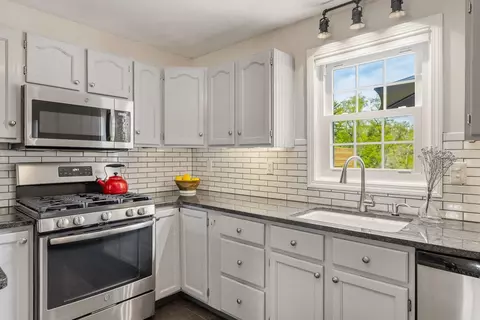 Kitchen - 95 Willowbrook Ave, Stratham, NH 03885 photo 2 of 3