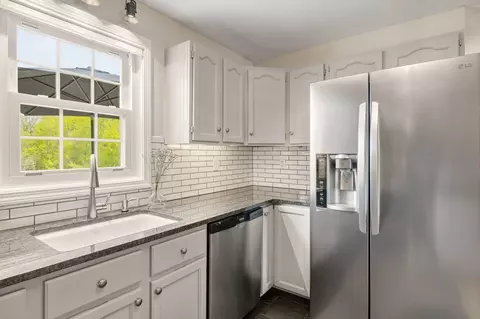 Kitchen - 95 Willowbrook Ave, Stratham, NH 03885 photo 3 of 3