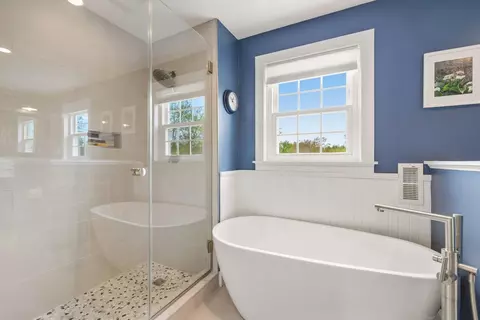 Bath - 95 Willowbrook Ave, Stratham, NH 03885 photo 3 of 5