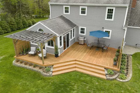 Exterior - 95 Willowbrook Ave, Stratham, NH 03885 photo 4 of 16