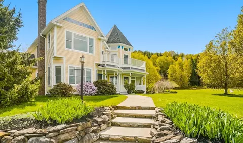 302 Ledge Hill Dr, Georgia, VT 05478
