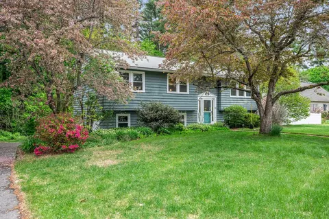 9 Sunrise Dr, Hudson, NH 03051