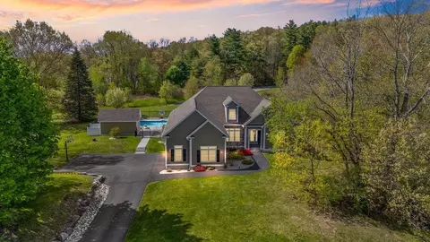 5 Primrose Ln, Salem, NH 03079