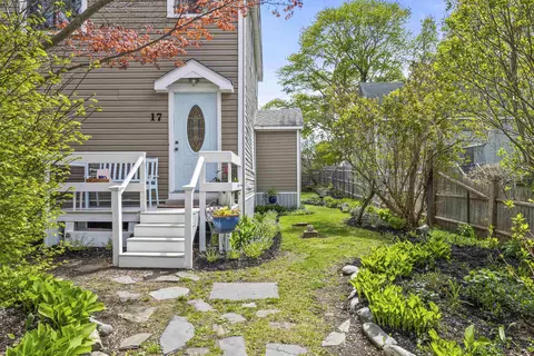 17 Elizabeth St, Portland, ME 04108