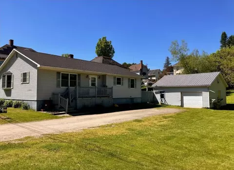 31 South St, Troy, VT 05859