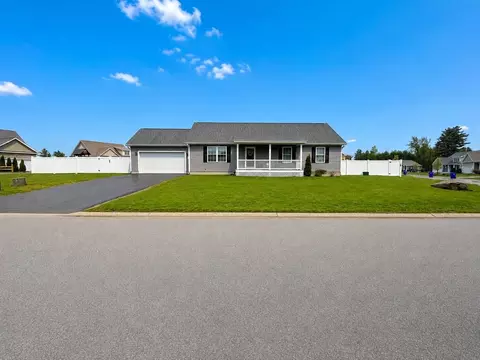 77 Rolling Hills Dr, Tilton, NH 03276