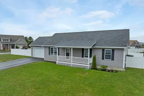 77 Rolling Hills Dr, Tilton, NH 03276