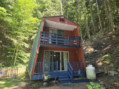 389 Dothan Rd, White River Junction, VT 05001