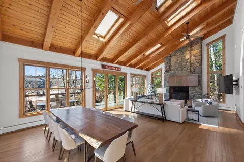 3 Slopeside Rd, Dover, VT 05356