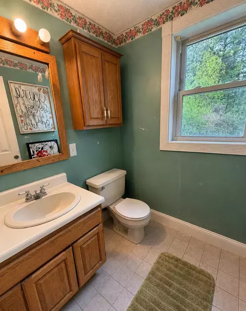 Bath - 3 Kerri Ln #A, Hooksett, NH 03106 photo 1 of 3
