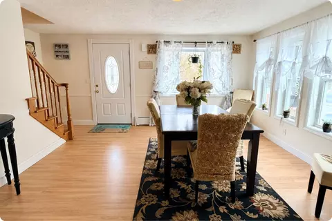 Entry Way - 3 Kerri Ln #A, Hooksett, NH 03106 photo 1 of 2