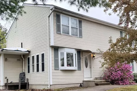 3 Kerri Ln #A, Hooksett, NH 03106