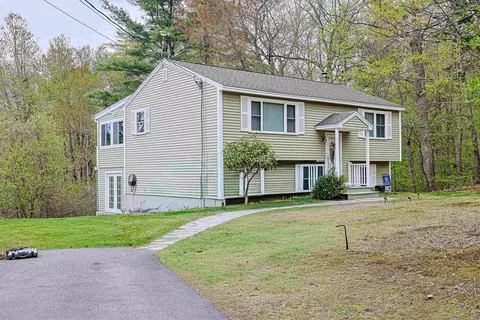 80 Hovey Rd, Londonderry, NH 03053