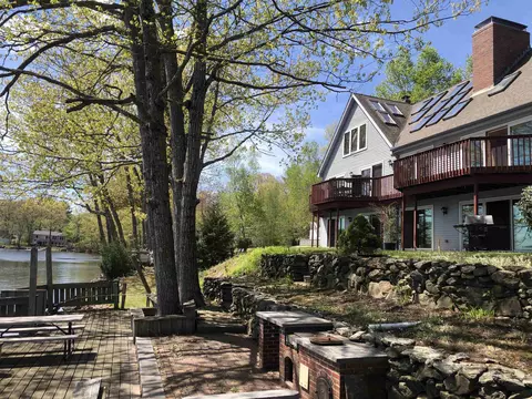 2 Blue Heron Ln, Deerfield, NH 03037