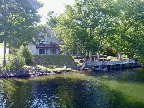 2 Blue Heron Ln, Deerfield, NH 03037