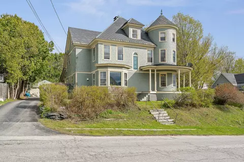 102 Orange St, Barre, VT 05641