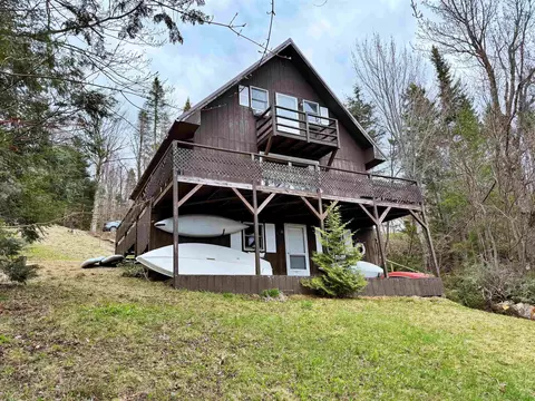 586 Cottage Rd, Canaan, VT 05903
