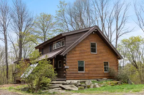 1899 Rousseau Rd, Royalton, VT 05068