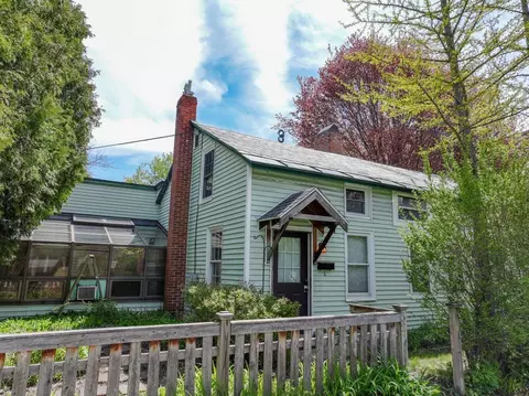 30-32 N Champlain St, Burlington, VT 05401