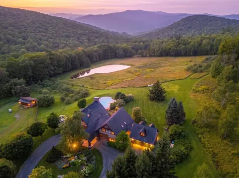 2358 Long Hill Rd, Woodstock, VT 05091