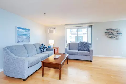 Living - 407 Ocean Blvd #B2, Hampton, NH 03842 photo 3 of 4