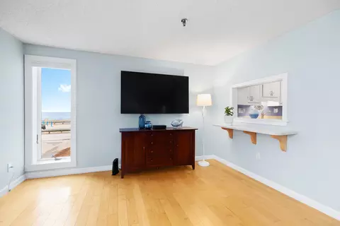 Living - 407 Ocean Blvd #B2, Hampton, NH 03842 photo 2 of 4
