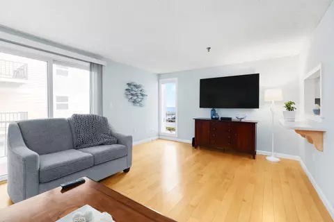 Living - 407 Ocean Blvd #B2, Hampton, NH 03842 photo 1 of 4