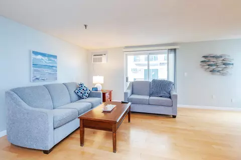 Living - 407 Ocean Blvd #B2, Hampton, NH 03842 photo 3 of 4