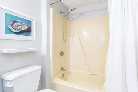 Bath - 407 Ocean Blvd #B2, Hampton, NH 03842 photo 1 of 4