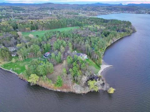 1413 Bluff Rd, Newport City, VT 05855