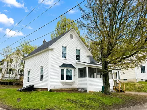 92 Indian Point St, Newport, VT 05855