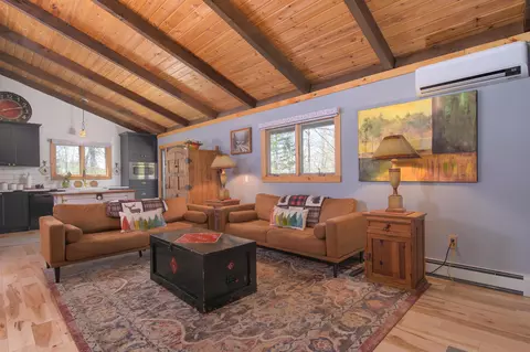 1 Bucket Ln, Dover, VT 05356
