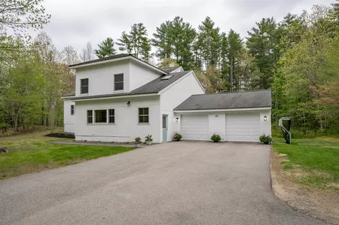 27 Pierce Ln, Hollis, NH 03049