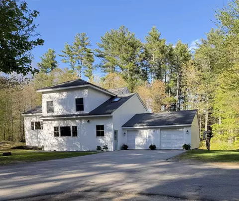 27 Pierce Ln, Hollis, NH 03049