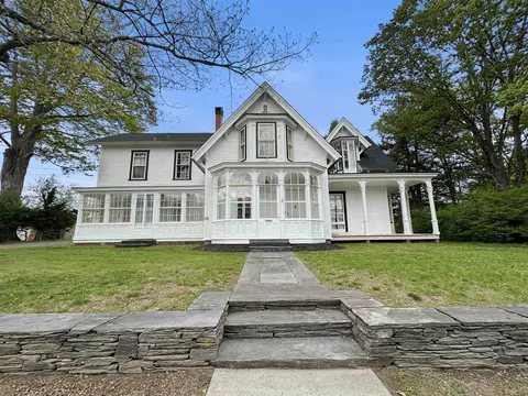 2 Pine St, Windsor, VT 05089