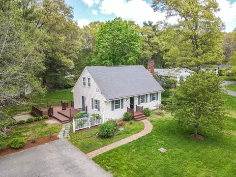 34 Oakhill Ave, Attleboro, MA 02703