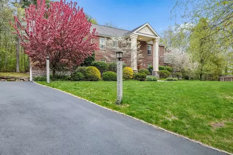 5 Millstone Ter, Bedford, NH 03110