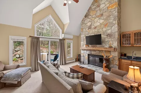 1 Townhouse Sq # D, Dover, VT 05356