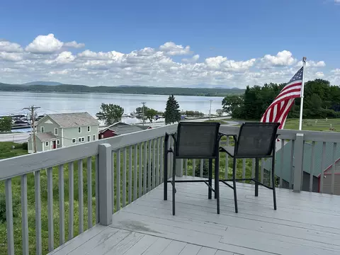 8 Angler Ln, South Hero, VT 05486