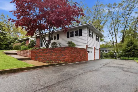 34 Beverly Dr, Manchester, NH 03104