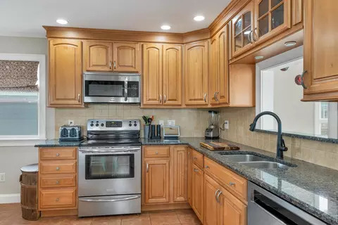 Kitchen - 4 Viking St, Hampton, NH 03842 photo 3 of 4