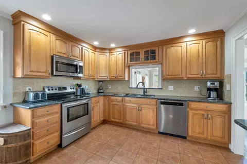 Kitchen - 4 Viking St, Hampton, NH 03842 photo 4 of 4