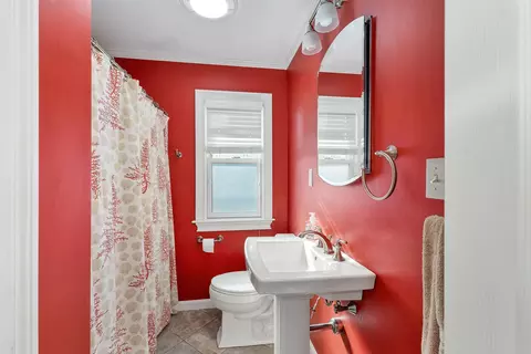 Bath - 4 Viking St, Hampton, NH 03842 photo 3 of 3