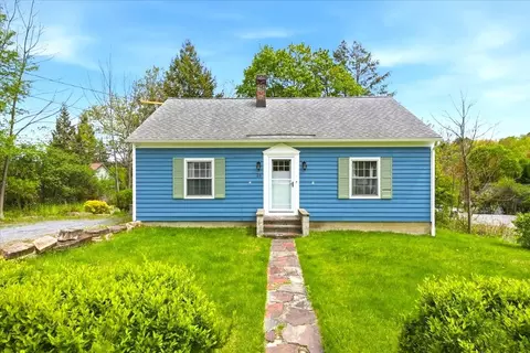 26 Knoll Crest Ln, Bennington, VT 05201
