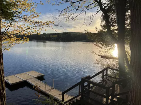 27 Hummingbird Ln, Hillsborough, NH 03244