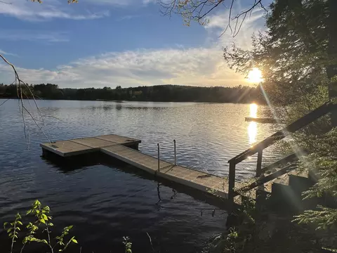 27 Hummingbird Ln, Hillsborough, NH 03244