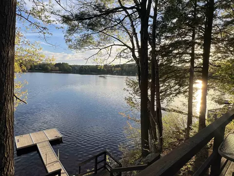 27 Hummingbird Ln, Hillsborough, NH 03244